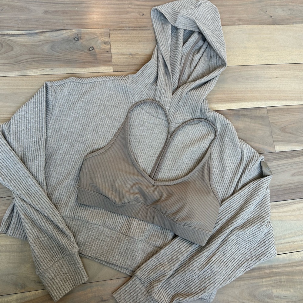 Alo Muse Hoodie and bra in gravel